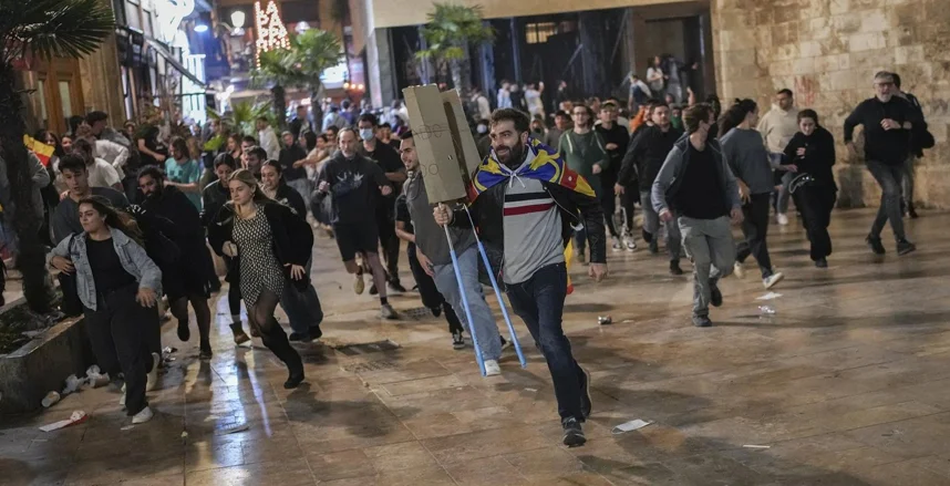 غضب شعبي عارم يضرب إسبانيا وسط فضائح فساد متلاحقة
