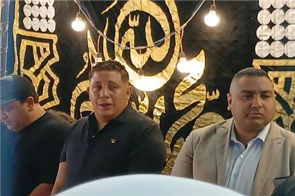 حمو بيكا يقيم عزاء والده لليوم الثاني بالإسكندرية.. وتجهيزات لافتة تثير الجدل