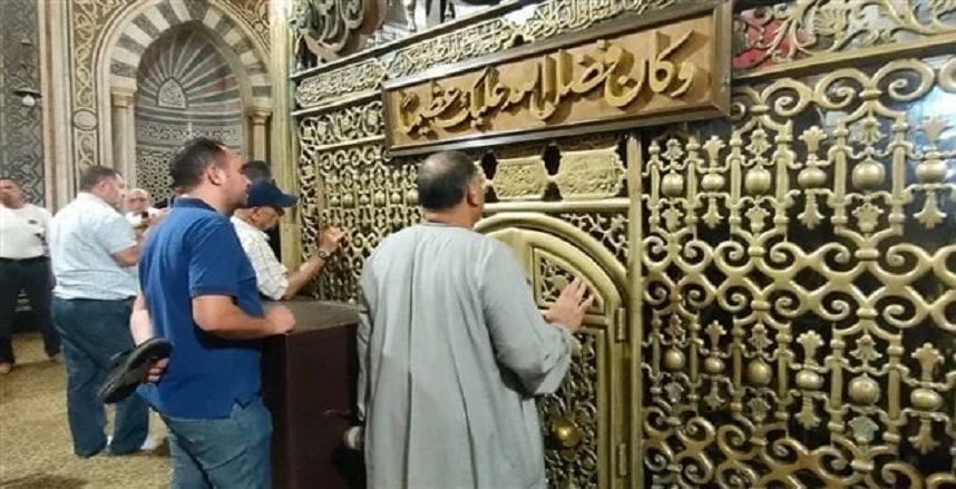 حكم الصلاة في المساجد التي بها أضرحة