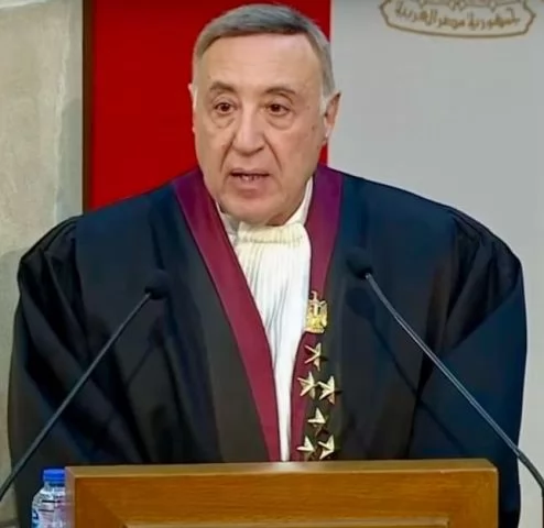 الدستورية: صحة الحكم في جناية حضوريا إذا تخلف المتهم وحضر عنه وكيل خاص