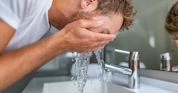  ما صفة وضوء النبي ﷺ؟..الفضائل وأحكام غسل الوجه 