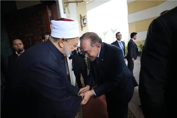  الإمام الأكبر يشيد بتقدير السيسي ورئيس وزراء ماليزيا لرسالة الأزهر الدعوية 
