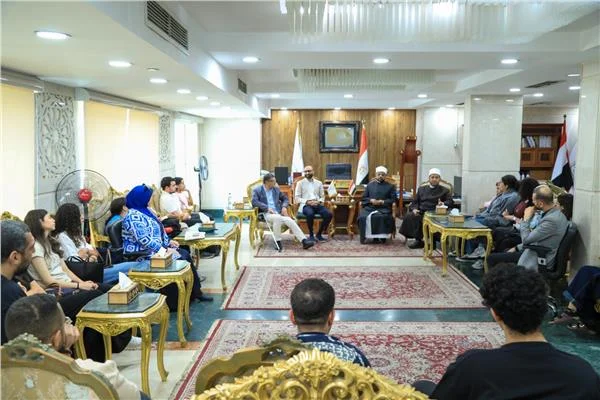  «البحوث الإسلاميَّة» يستقبل وفدًا من طلاب الجامعة الأمريكيَّة بالقاهرة 
