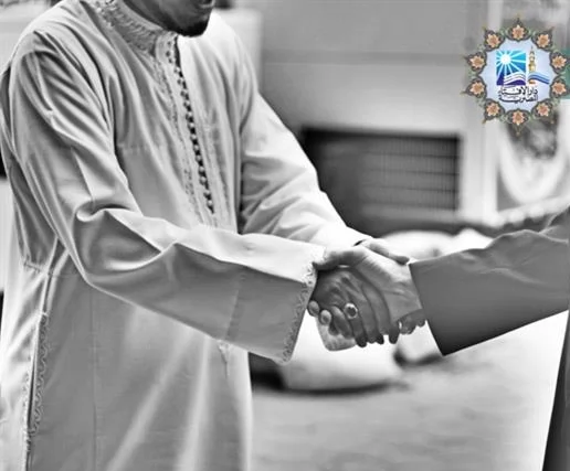 حكم مصافحة المصلين بعضهم لبعض عقب انتهاء الصلاة مباشرة