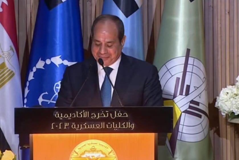 الرئيس السيسي : لن يستطيع احد المساس بمصر طالما وقف الشعب بجانب جيشه