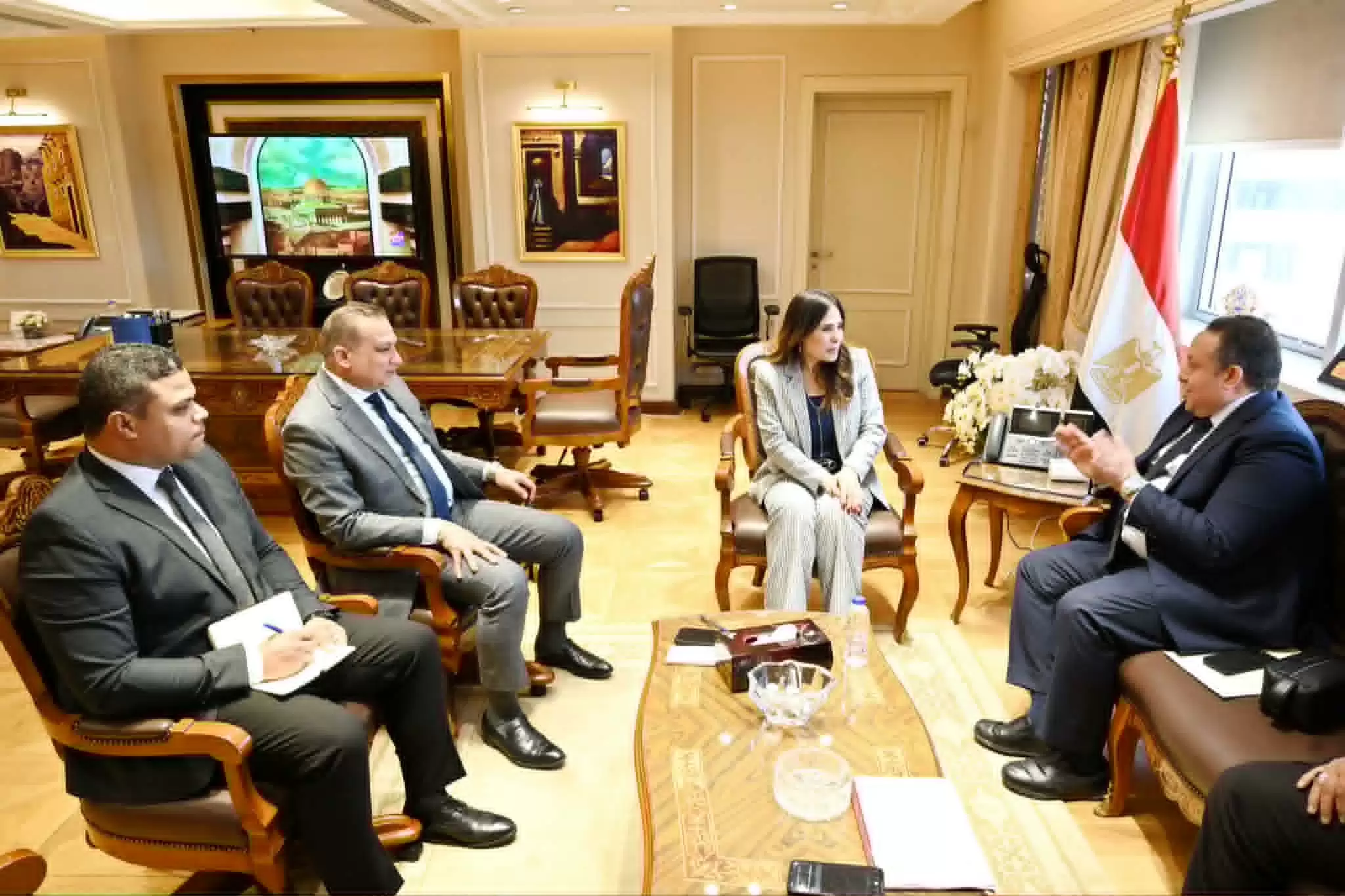 وزيرة الإسكان تبحث مع نقيب المهندسين تعزيز التعاون المشترك