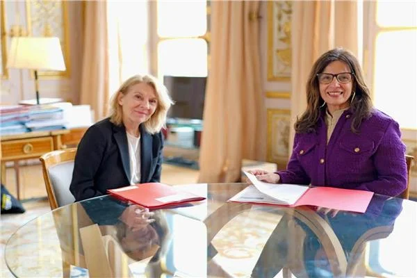 وزيرة الثقافة ونظيرتها الفرنسية تضعان بباريس الخطة التنفيذية للشراكة الاستراتيجية 