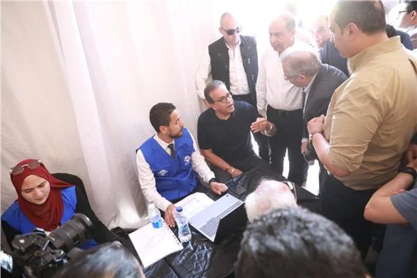  وزير الصحة يشهد تسجيل المواطنين بمنظومة التأمين الصحي الشامل بالمنيا 