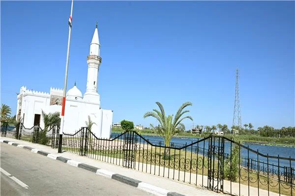  رئيس الوزراء يستعرض أعمال تطوير كورنيش مدينة رشيد 
