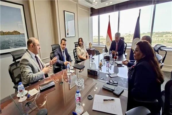  شريف فتحي يبحث توظيف التكنولوجيا الرقمية لجذب مزيد من السائحين لمصر 