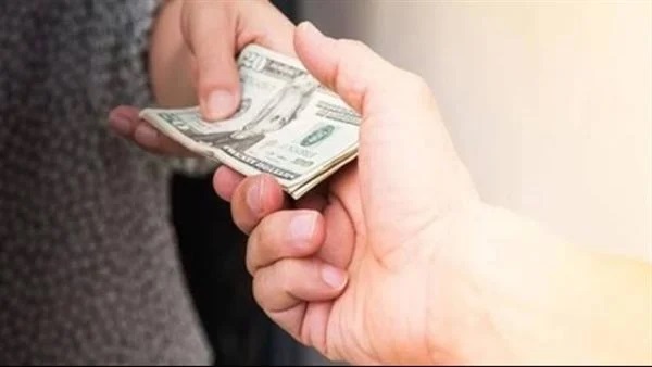 زوجى يحصل على راتبي من 14 سنة؟.. وأمين الفتوى يرد 