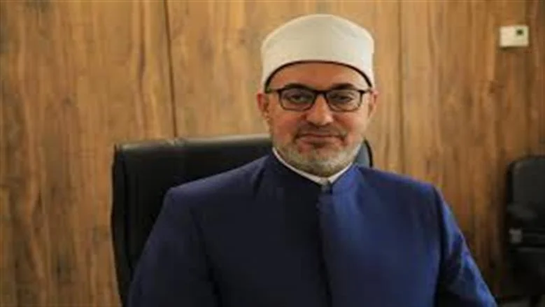 المفتي يوضح نطاق استخدام تقنيات الذكاء الاصطناعي لمراقبة الموظفين