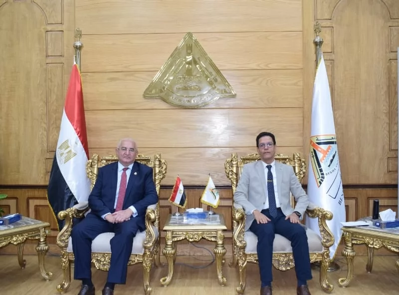 رئيس جامعة بنها يبحث مع سفير أذربيجان تعزيز التعاون الأكاديمي 