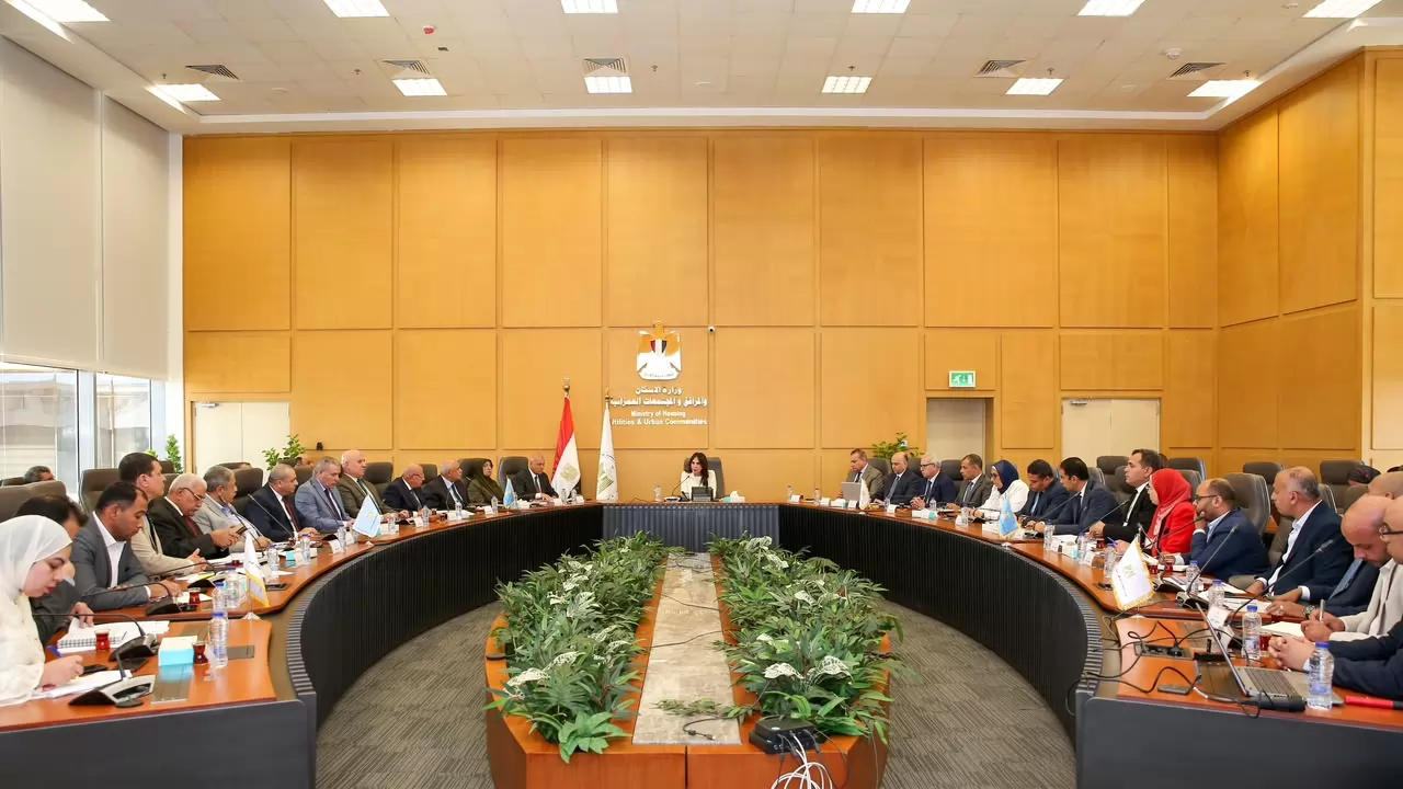 وزيرة الإسكان تتابع موقف منظومة الصرف الصحي بالقاهرة