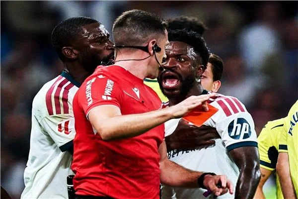 ريال مدريد يقرر تصعيد أزمة فينيسيوس للمحكمة الإدارية الرياضية 