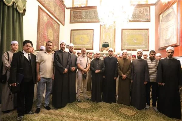  دار الإفتاء تنظم زيارة لوفد الطلاب التايلانديين بالأزهر إلى مسجد الحسين 