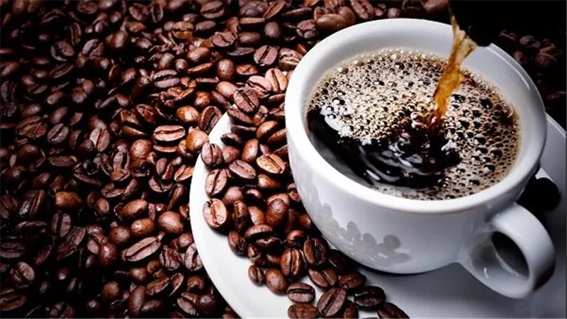  8 مشروبات قد تسبب الغازات والانتفاخ..أبرزها القهوة 