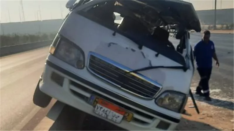 إصابة 6 إثر انقلاب ميكروباص أعلى طريق الضبعة الصحراوى 
