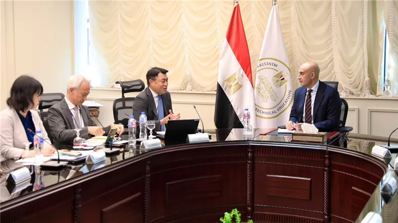 التعليم وجامعة هيروشيما تبحثان تطوير برامج تأهيل المعلمين 
