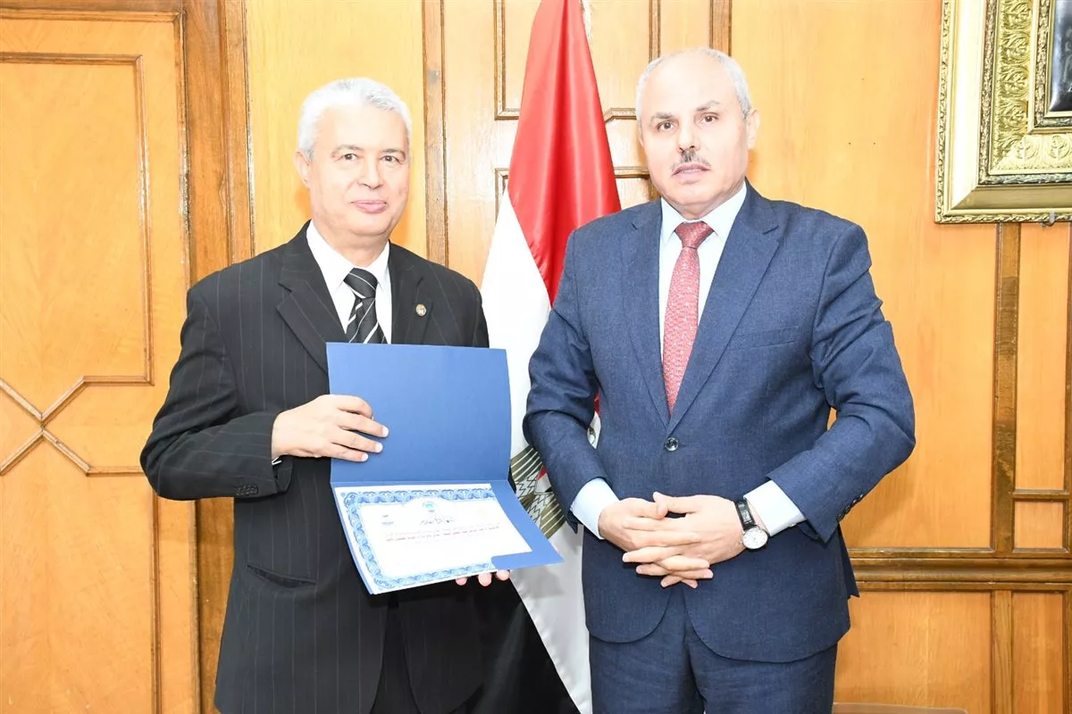  جامعة قناة السويس تكرم الفائزين بجائزة الأداء المتميز عن شهر سبتمبر 