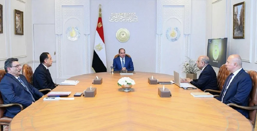 الرئيس السيسي يستعرض مشروعات الطاقة الجديدة والمُتجددة حتى عام 2040