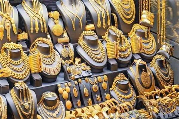 الذهب يقفز بأكثر من 100 جنيه.. عيار 21 يلامس 6400 جنيه و«الأوقية» عند 4392 دولارًا 