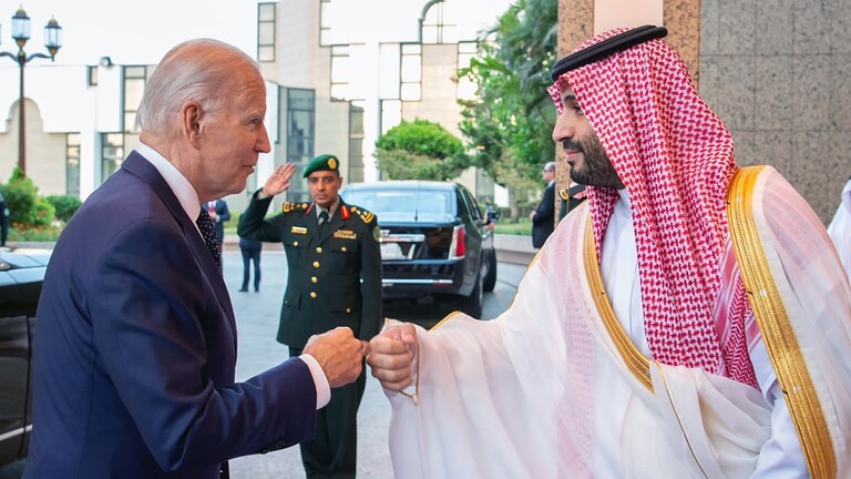 واشنطن تعلق على مصافحة 