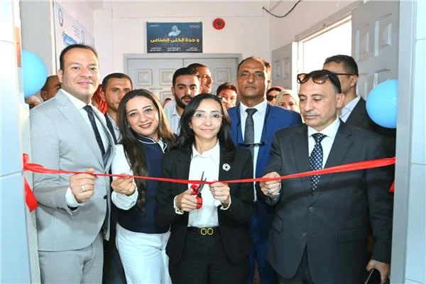 محافظ البحيرة تفتتح عددًا من الأقسام والعيادات المطورة بمستشفى إدكو 