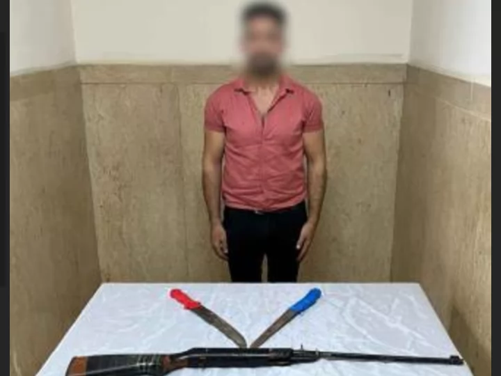 ضبط شخص لحمله أسلحة بيضاء وبندقية صيد لتهديد أهل طليقته بالجيزة 