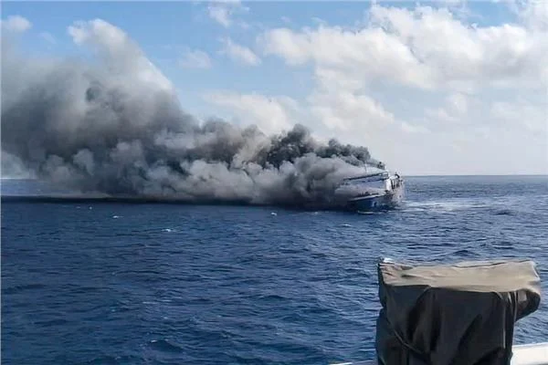 خمسة قتلى و41 مفقودًا في حريق على عبارة بإندونيسيا 