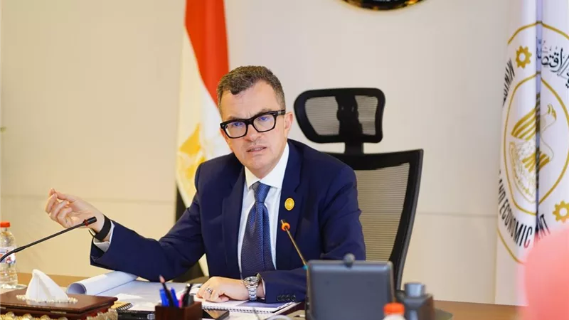  400 مليار جنيه على طاولة الاستثمار.. وزير التخطيط يتحرك لتعظيم أصول بنك الاستثمار القومي 