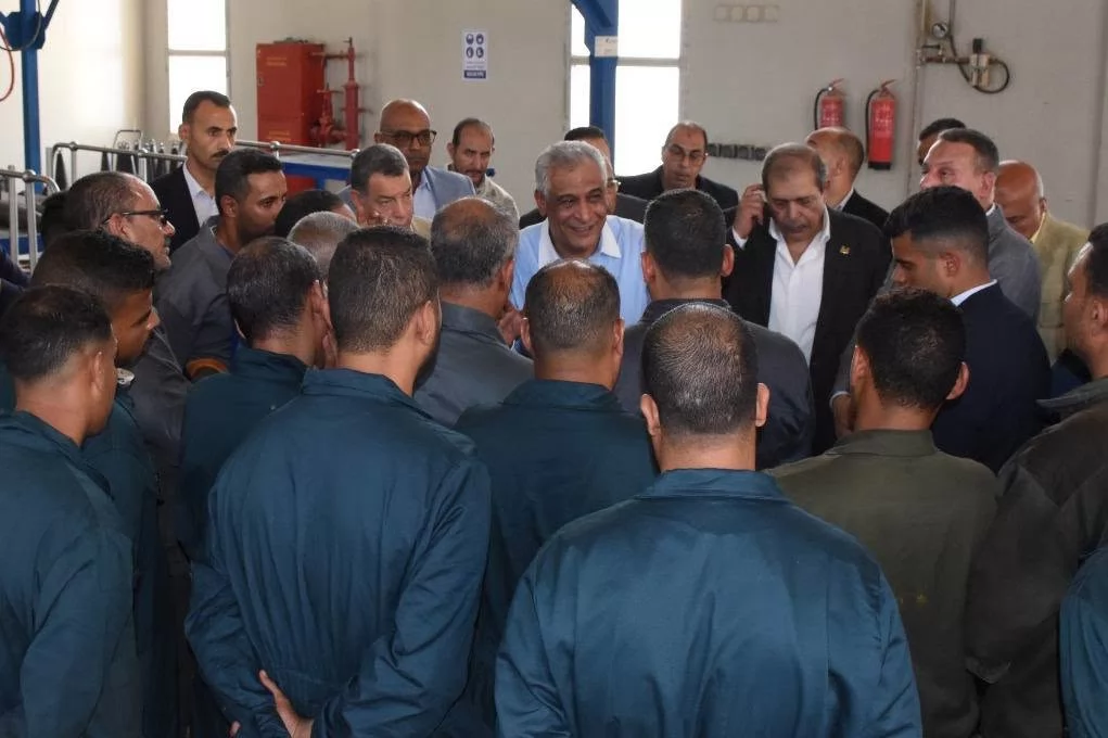 وزير الإنتاج الحربي يتفقد خطوط الإنتاج بشركة هليوبوليس للصناعات الكيماوية