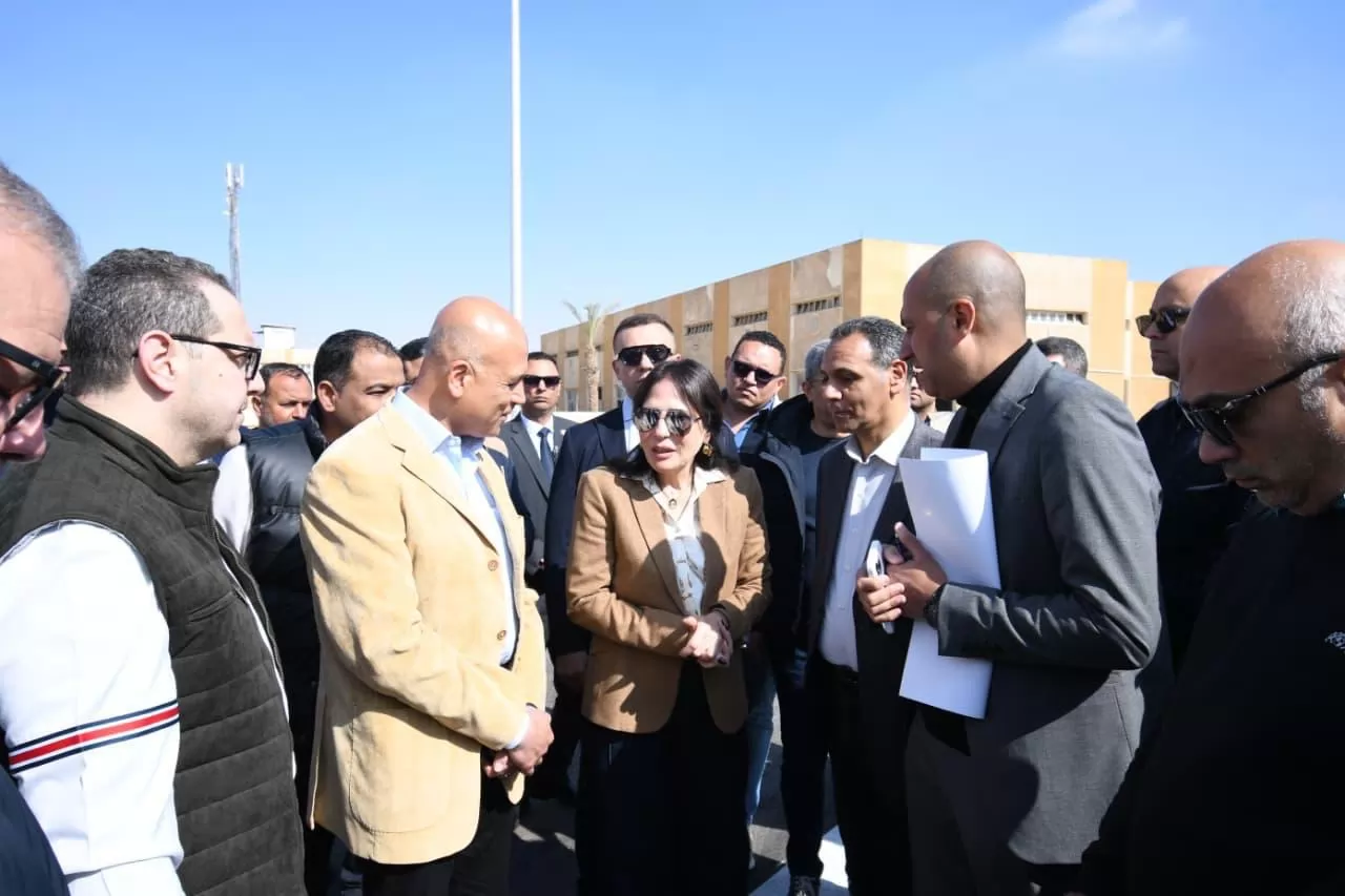 وزيرة الإسكان تتفقد محطة المياه الرئيسية بالشروق