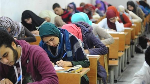 طلاب الثانوية العامة يؤدون اليوم امتحان الأحياء والاستاتيكا والفلسفة