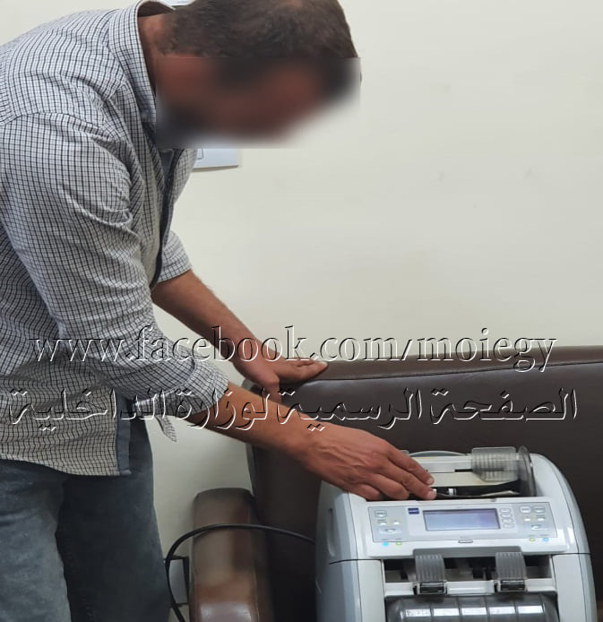 ضبط أحد الأشخاص لقيامه بغسـل 3 مليون جنيه حصيلة نشاطه الإجرامى فى مجال الإتجار غير المشروع بالنقد الأجنبى