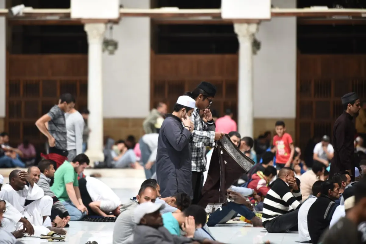 حكم صلاة الجمعة في مكان يفرض رسوما للدخول فيه