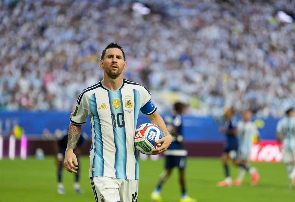 ميسي يوجه رسالة للجماهير قبل مباراة الوداع مع منتخب الأرجنتين