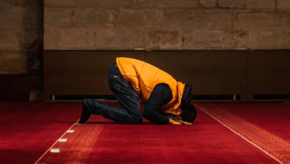 هل يختلف مقدار سجود السهو إذا تكرر في الصلاة؟