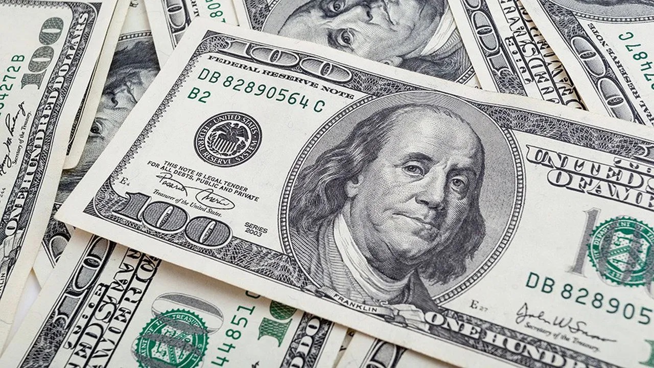 سعر الدولار مقابل الجنيه المصري اليوم.. مناخ حذر في حركة السوق