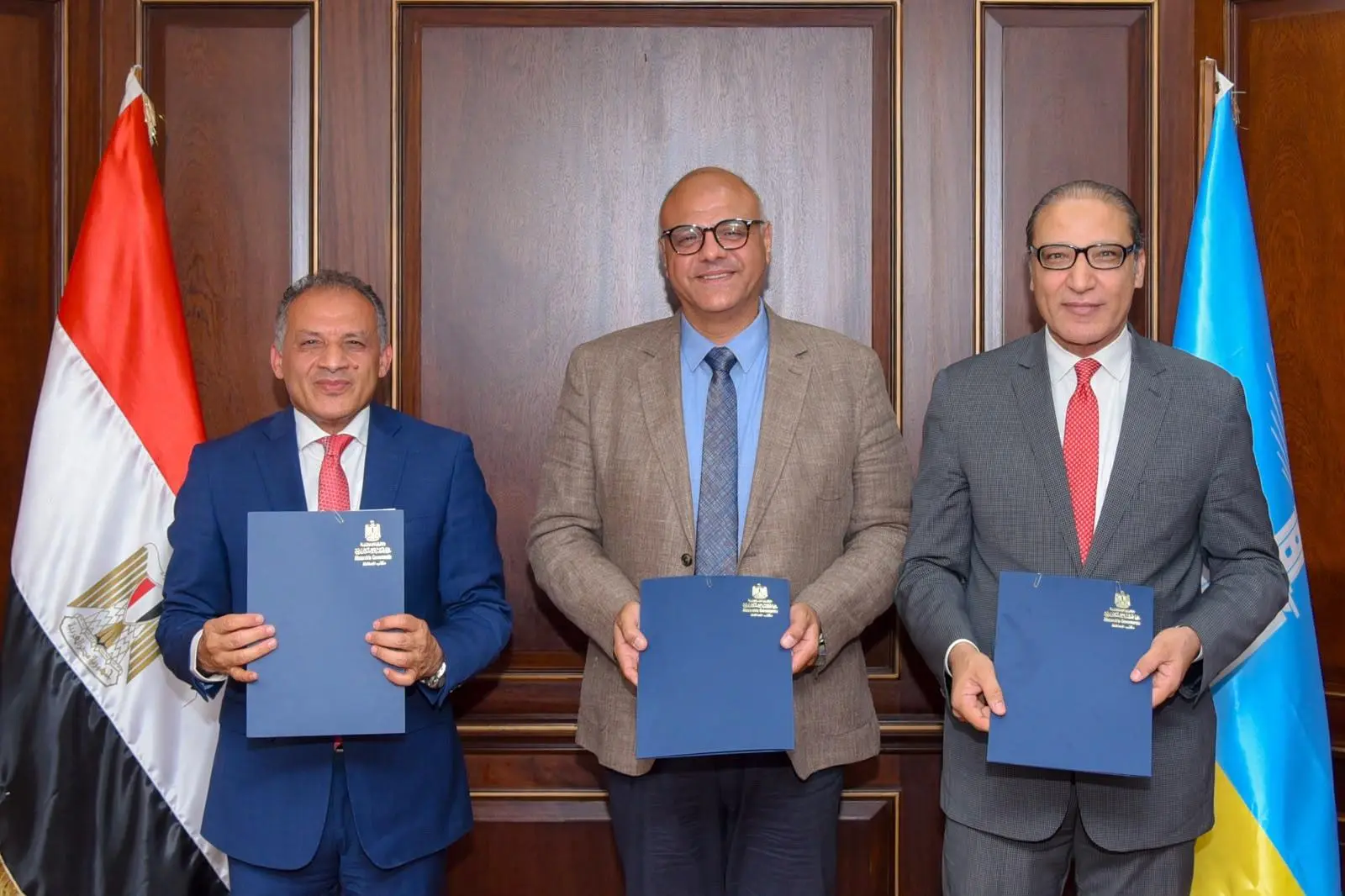  لإنهاء التشابكات المالية.. محافظ الإسكندرية يوقع عقد تسوية مع 