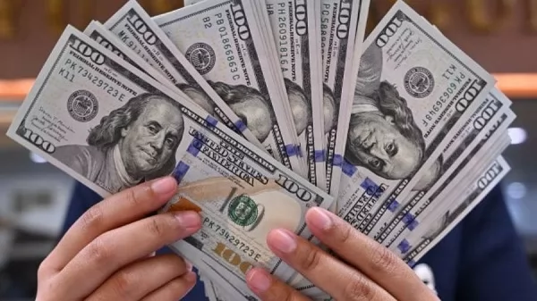سعر الدولار اليوم في البنوك المصرية.. والأخضر يسجل في البنك المركزي 51.42 جنيه