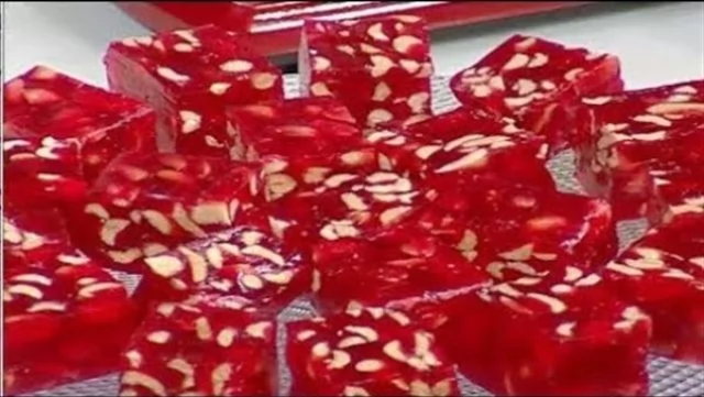 بمكونات بسيطة.. طريقة تحضير الملبن الأحمر لحلوى المولد