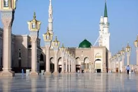 حكم تقديم زيارة النبي ﷺ على الإحرام والقيام بالمناسك