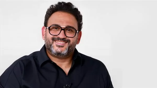 أكرم حسني يحتفل بانتهاء تصوير فيلم 