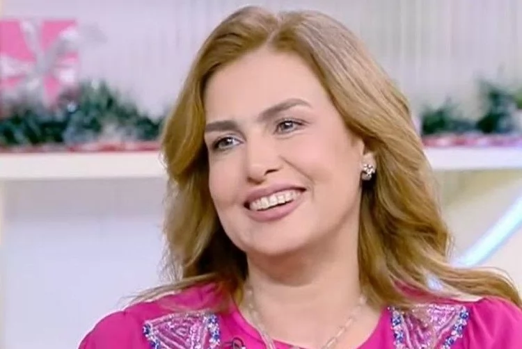 سيمون تهنئ جمهورها بالمولد النبوى الشريف