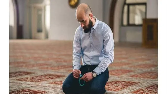 الجمع في النية بين تحية المسجد وركعتي السنة القبلية