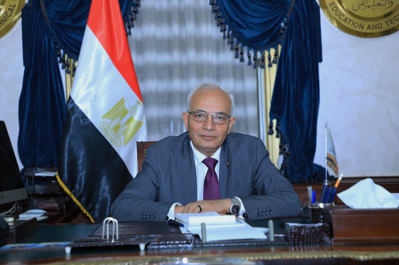 وزير التربية والتعليم يجتمع بخبراء مركز تطوير المناهج 
