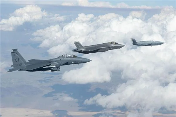شبح الجو القادم.. الجيش الأمريكي يتسلم المُسيرة «FQ-42 Vengeance» 