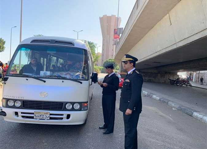 إتخاذ الإجراءات القانونية قِبل 1748 سائق نقل جماعى لعدم الإلتزام بإرتداء الكمامات الواقية خلال 24 ساعة