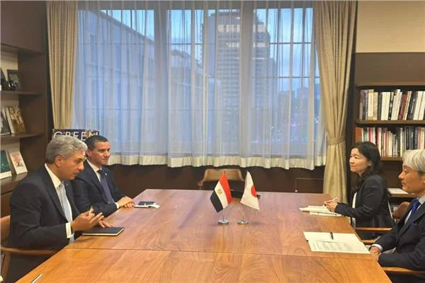 شريف فتحي: 12 بعثة أثرية يابانية تعمل بمصر.. ونسعى لزيادة الحركة السياحية  